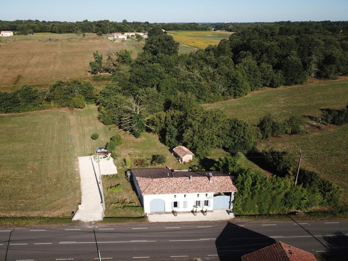 Vignesarichard Bed and Breakfast Chevanceaux Exteriör bild